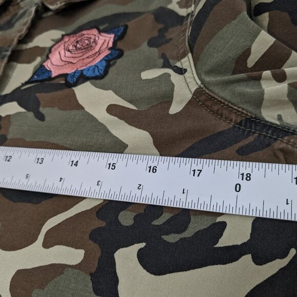 NEW PacSun Women's  Size S Camo Rose Swans Flower Embroidered Jacket Shacket - Picture 7 of 12